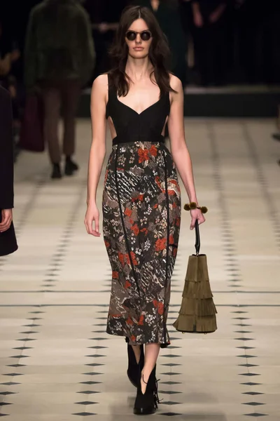 Look 16